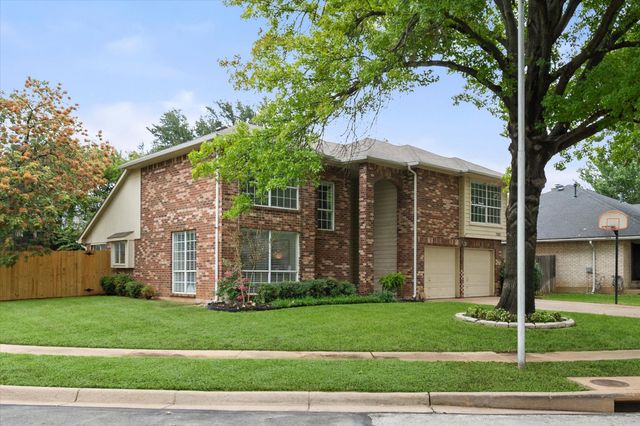 7025 Escondido Drive, Arlington, TX 76016