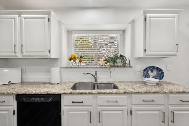 7025 Escondido Drive, Arlington, TX 76016