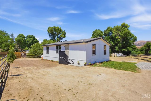 20405 Weston Avenue, Tehachapi, CA 93561