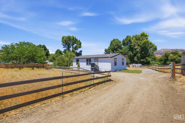 20405 Weston Avenue, Tehachapi, CA 93561