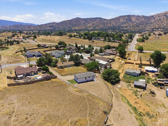 20405 Weston Avenue, Tehachapi, CA 93561