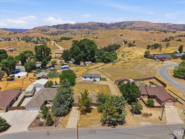 20405 Weston Avenue, Tehachapi, CA 93561