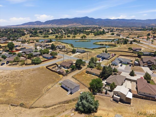 20405 Weston Avenue, Tehachapi, CA 93561