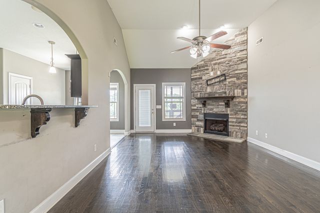 955 Smoots Dr, Clarksville, TN 37042