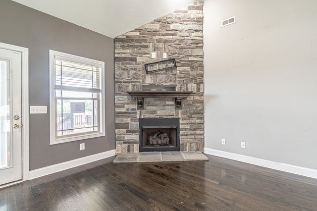 955 Smoots Dr, Clarksville, TN 37042