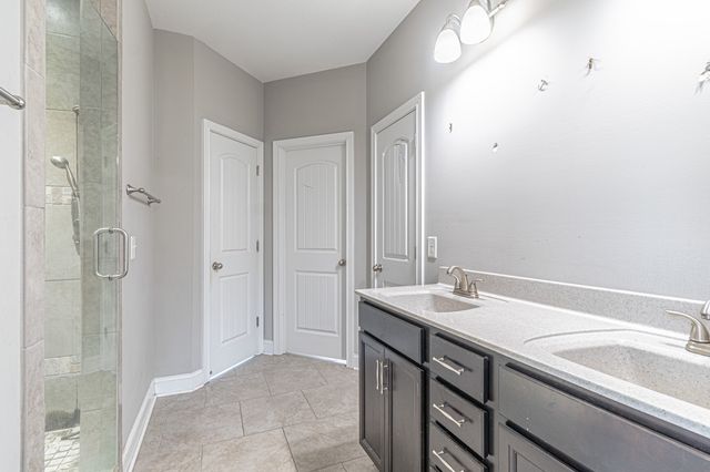955 Smoots Dr, Clarksville, TN 37042