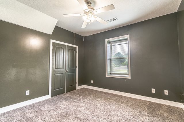 955 Smoots Dr, Clarksville, TN 37042