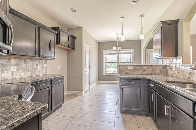 955 Smoots Dr, Clarksville, TN 37042