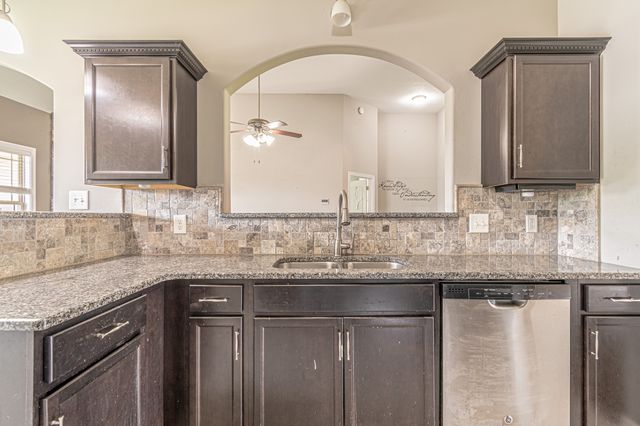 955 Smoots Dr, Clarksville, TN 37042