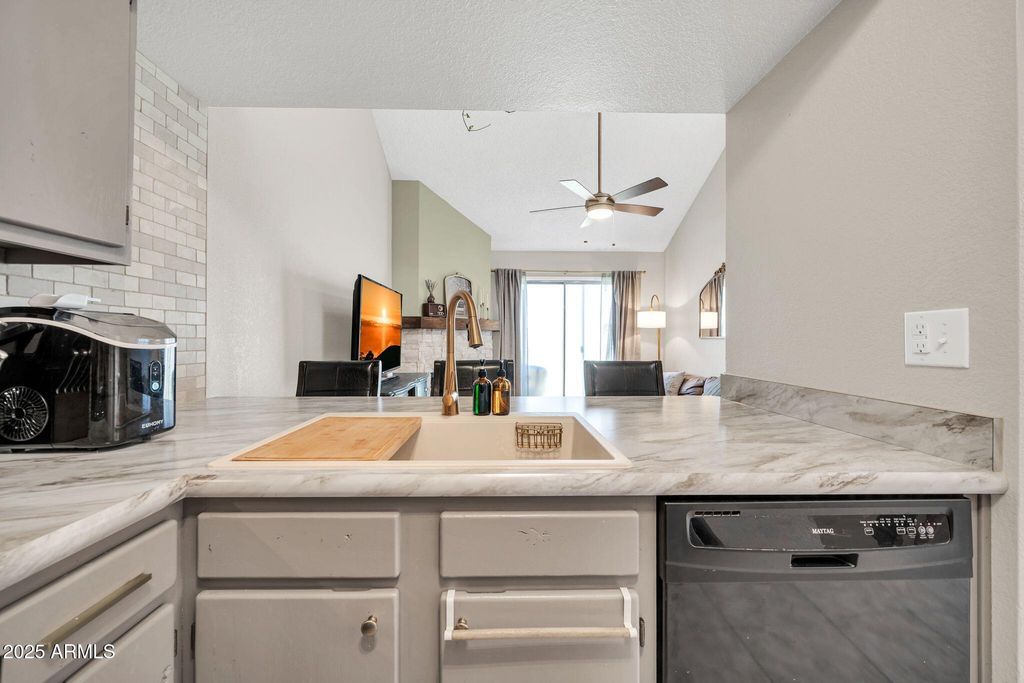 Image 12 of property listing at 14002 N 49TH Avenue 1097, Glendale, AZ 85306