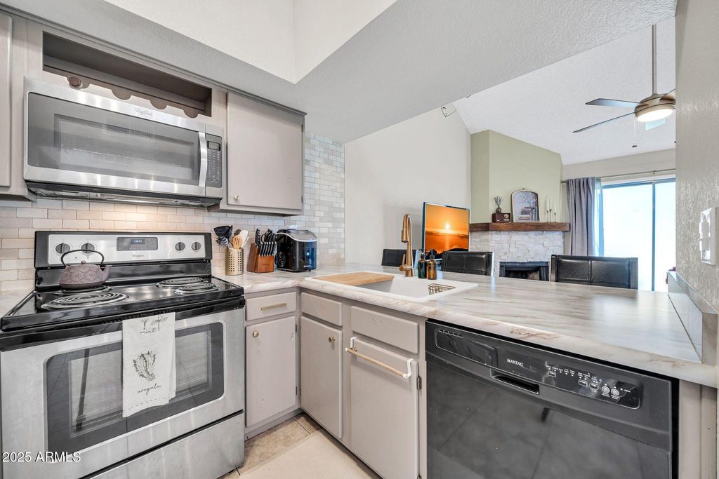 Image 13 of property listing at 14002 N 49TH Avenue 1097, Glendale, AZ 85306