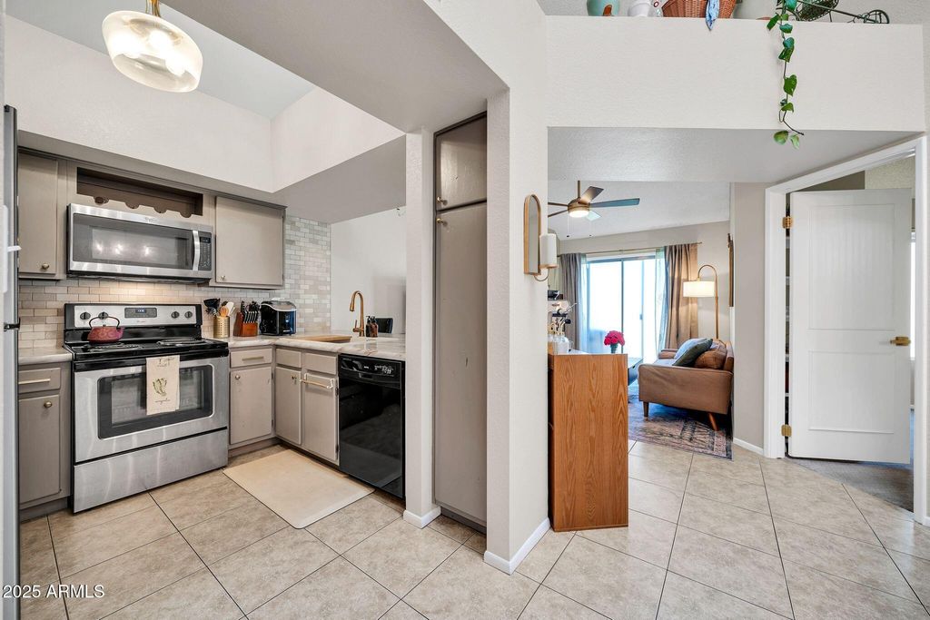 Image 15 of property listing at 14002 N 49TH Avenue 1097, Glendale, AZ 85306