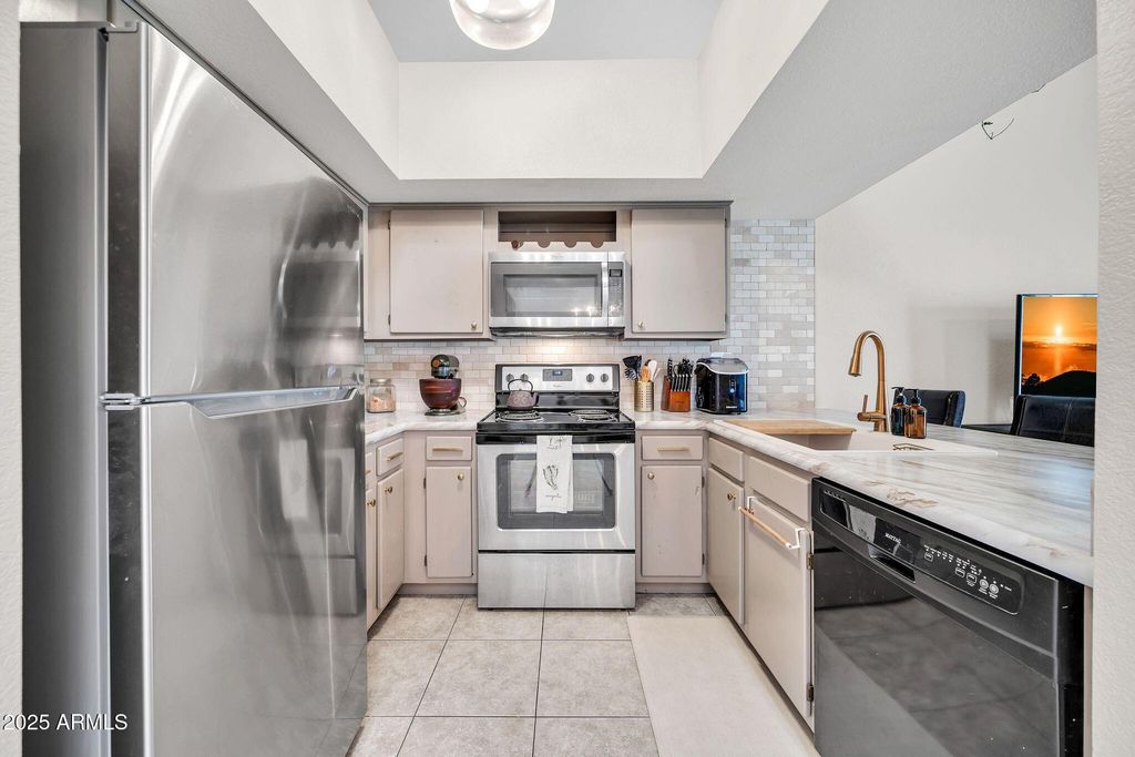 Image 16 of property listing at 14002 N 49TH Avenue 1097, Glendale, AZ 85306