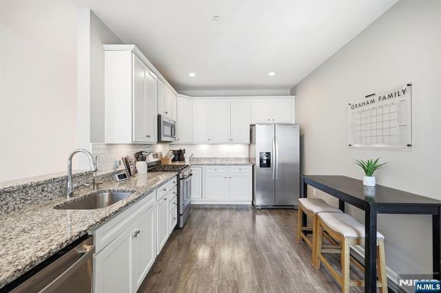 102 Sequoia Drive 1724, Cedar Grove, NJ 07009