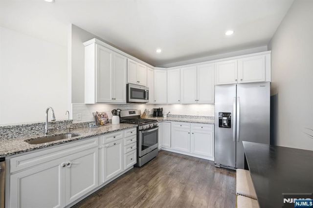 102 Sequoia Drive 1724, Cedar Grove, NJ 07009