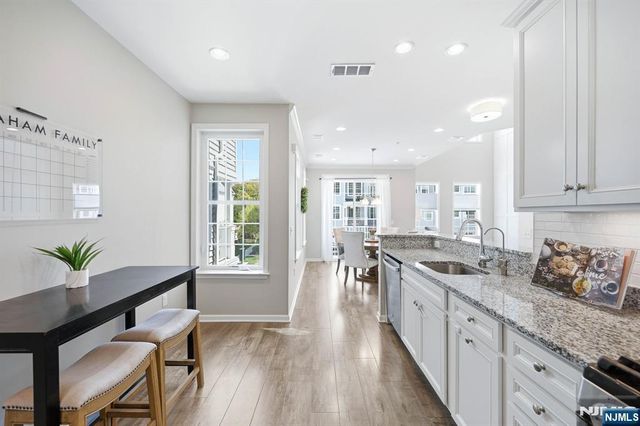 102 Sequoia Drive 1724, Cedar Grove, NJ 07009