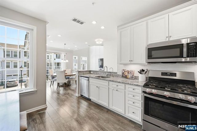 102 Sequoia Drive 1724, Cedar Grove, NJ 07009