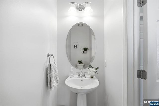 102 Sequoia Drive 1724, Cedar Grove, NJ 07009