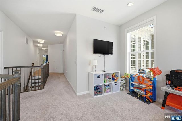 102 Sequoia Drive 1724, Cedar Grove, NJ 07009
