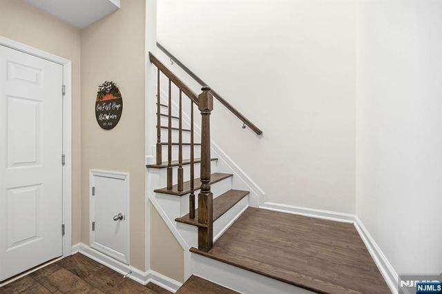 102 Sequoia Drive 1724, Cedar Grove, NJ 07009