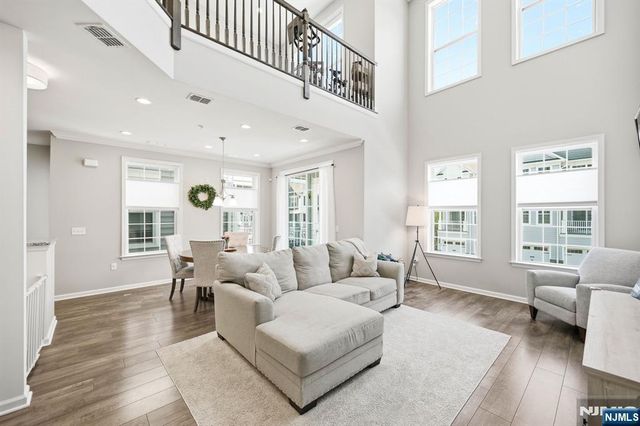 102 Sequoia Drive 1724, Cedar Grove, NJ 07009