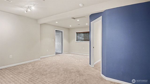 6201 Island Crest Way, Mercer Island, WA 98040