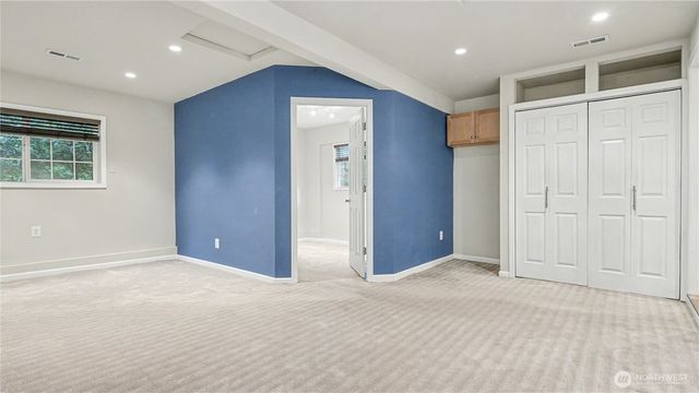 6201 Island Crest Way, Mercer Island, WA 98040