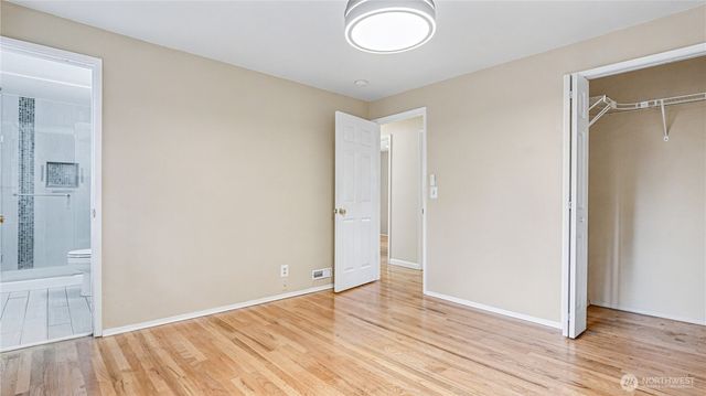 6201 Island Crest Way, Mercer Island, WA 98040