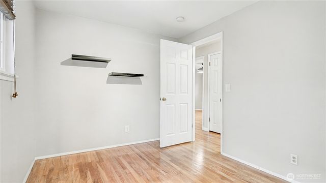 6201 Island Crest Way, Mercer Island, WA 98040