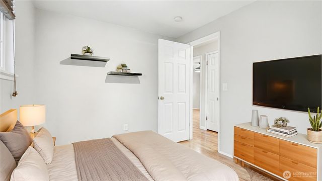 6201 Island Crest Way, Mercer Island, WA 98040