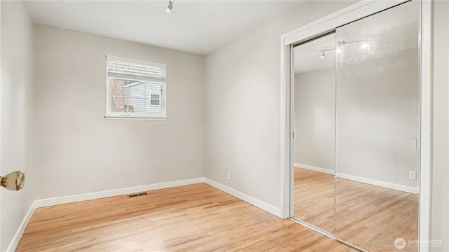 6201 Island Crest Way, Mercer Island, WA 98040