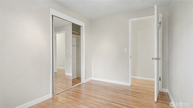 6201 Island Crest Way, Mercer Island, WA 98040