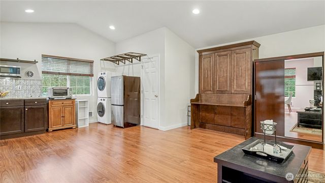 6201 Island Crest Way, Mercer Island, WA 98040