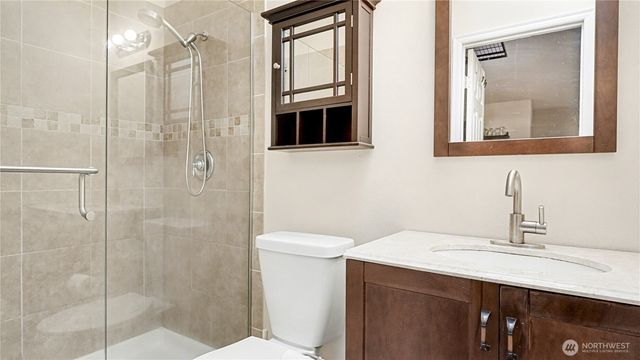 6201 Island Crest Way, Mercer Island, WA 98040