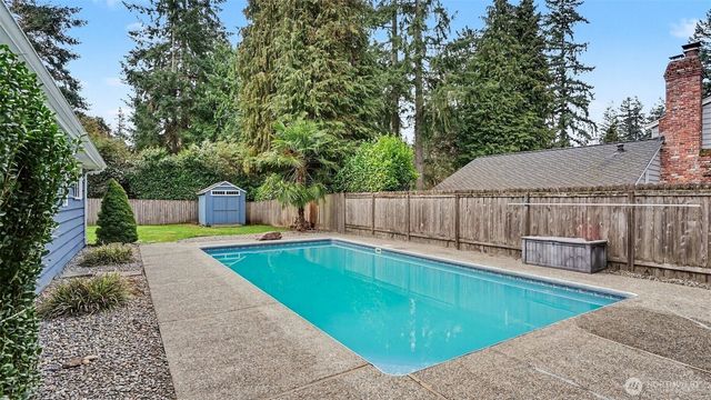6201 Island Crest Way, Mercer Island, WA 98040