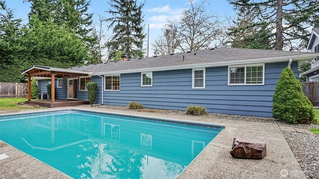 6201 Island Crest Way, Mercer Island, WA 98040