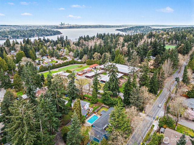 6201 Island Crest Way, Mercer Island, WA 98040