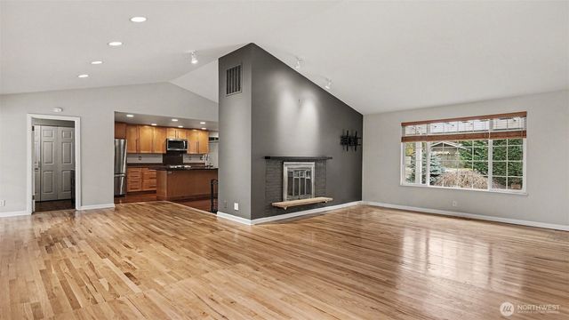 6201 Island Crest Way, Mercer Island, WA 98040