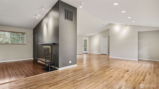 6201 Island Crest Way, Mercer Island, WA 98040