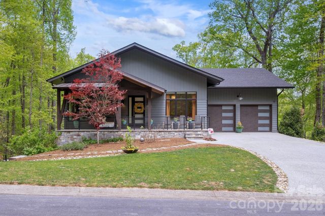 559 Shining Rock Path, Horse Shoe, NC 28742
