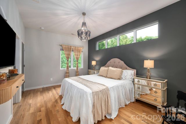 559 Shining Rock Path, Horse Shoe, NC 28742
