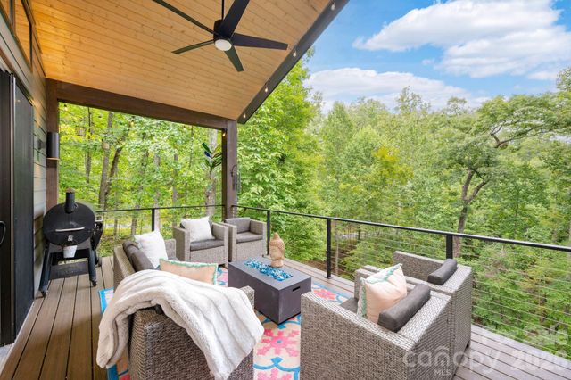 559 Shining Rock Path, Horse Shoe, NC 28742