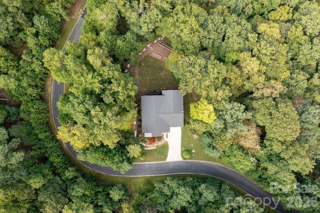 559 Shining Rock Path, Horse Shoe, NC 28742