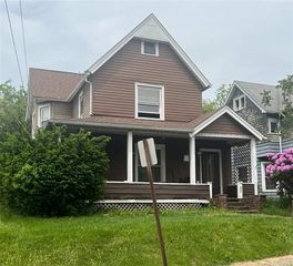 273 Orchard St, Sharon, PA 16146