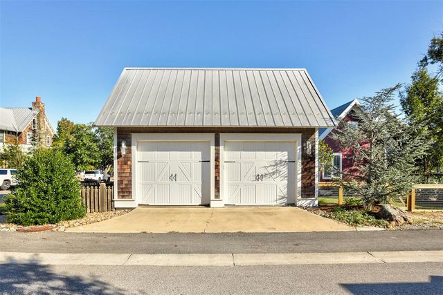 29 Boulevard, Carlton Landing, OK 74432