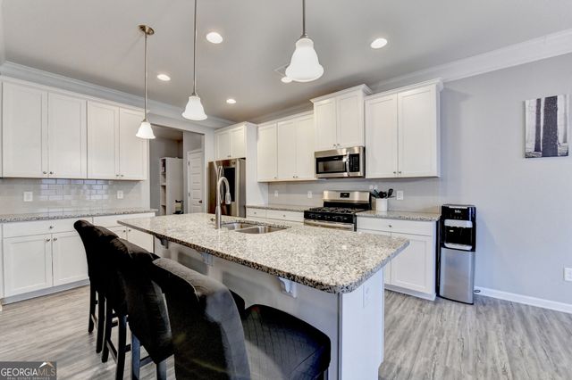 712 Owens Circle, Canton, GA 30115