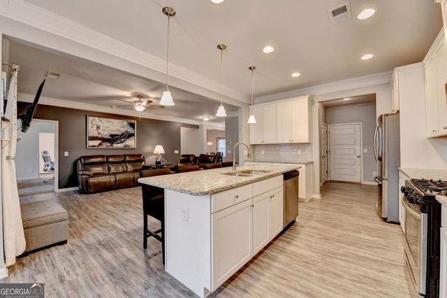 712 Owens Circle, Canton, GA 30115