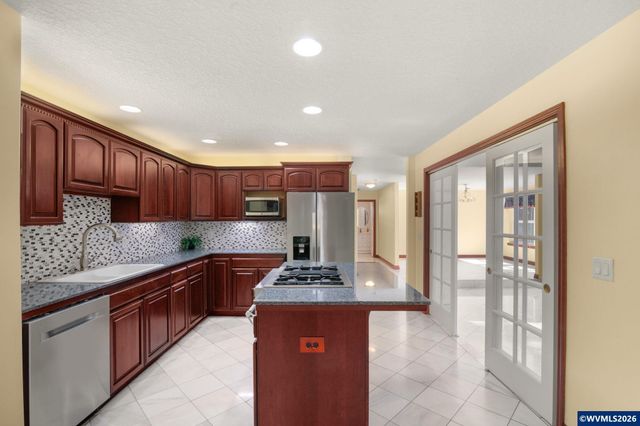 534 NE South Shore Rd, Portland, OR 97211