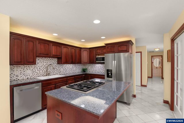 534 NE South Shore Rd, Portland, OR 97211