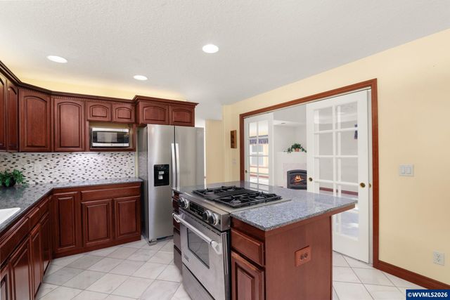 534 NE South Shore Rd, Portland, OR 97211